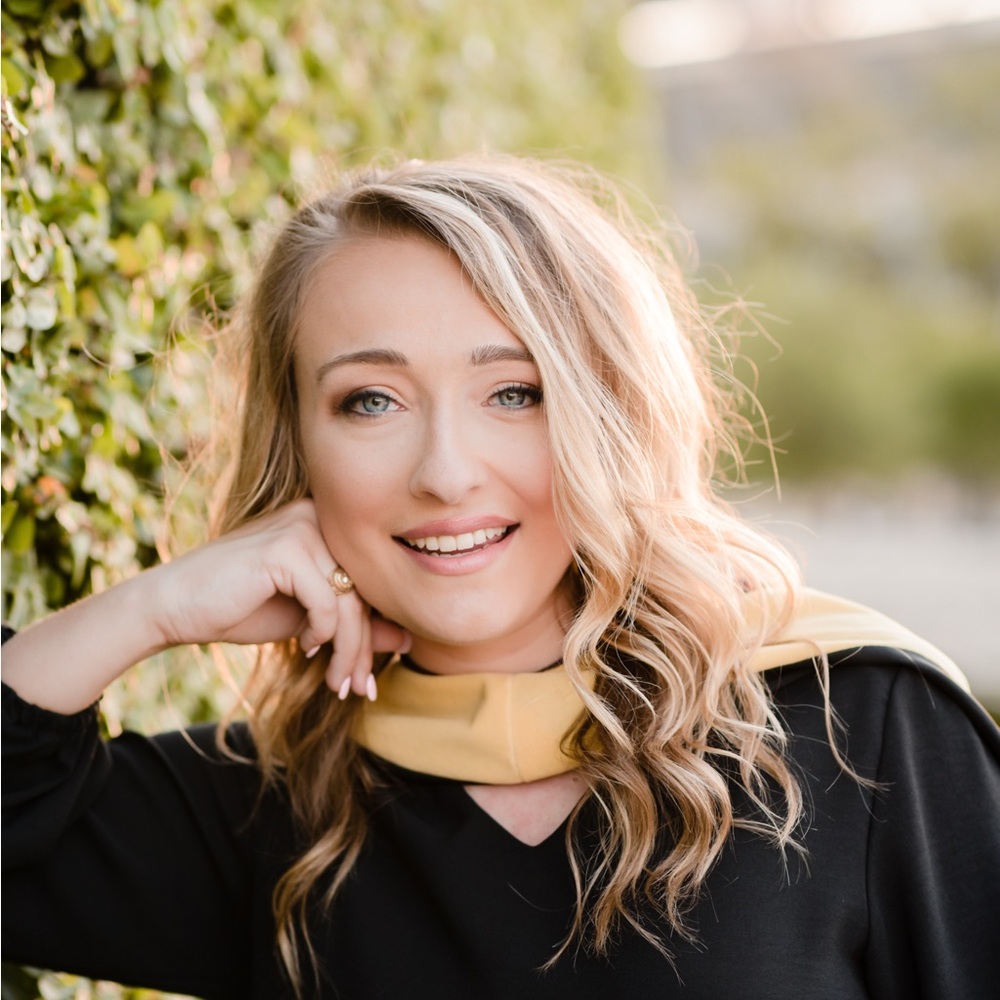 Meet your Posher, Elissa